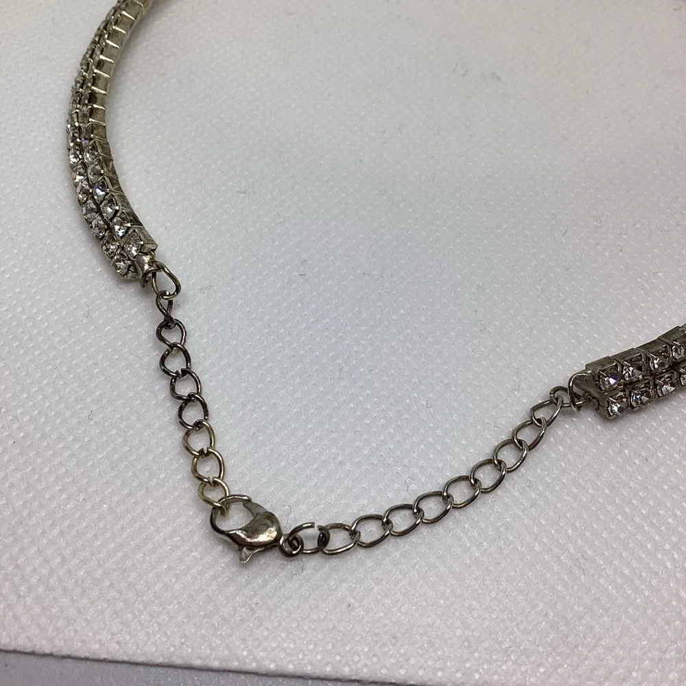 Silver tone Rhinestone Necklace - Picture 5 of 8